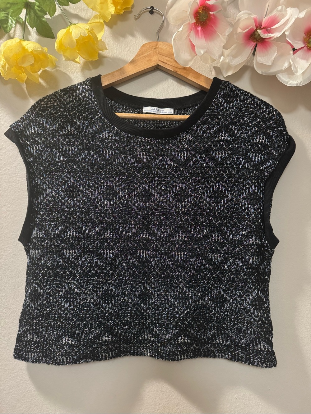 Zara Black & White Textured Knit Sleeveless Top